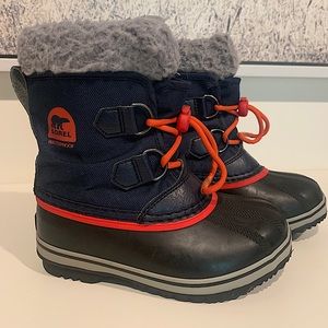 Kids Sorel snow boots waterproof size 12